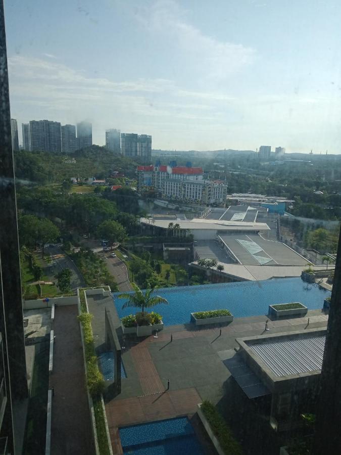 Legoland-Happyrainbow Suite At D'Pristine-8Pax With Lakeview 누사자야 외부 사진